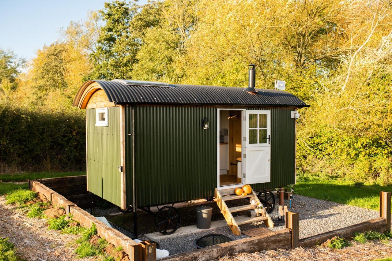 Harrys Hideout - Shepherd'S Huts At Harrys Cottages Pen-y-Clawdd Ngoại thất bức ảnh